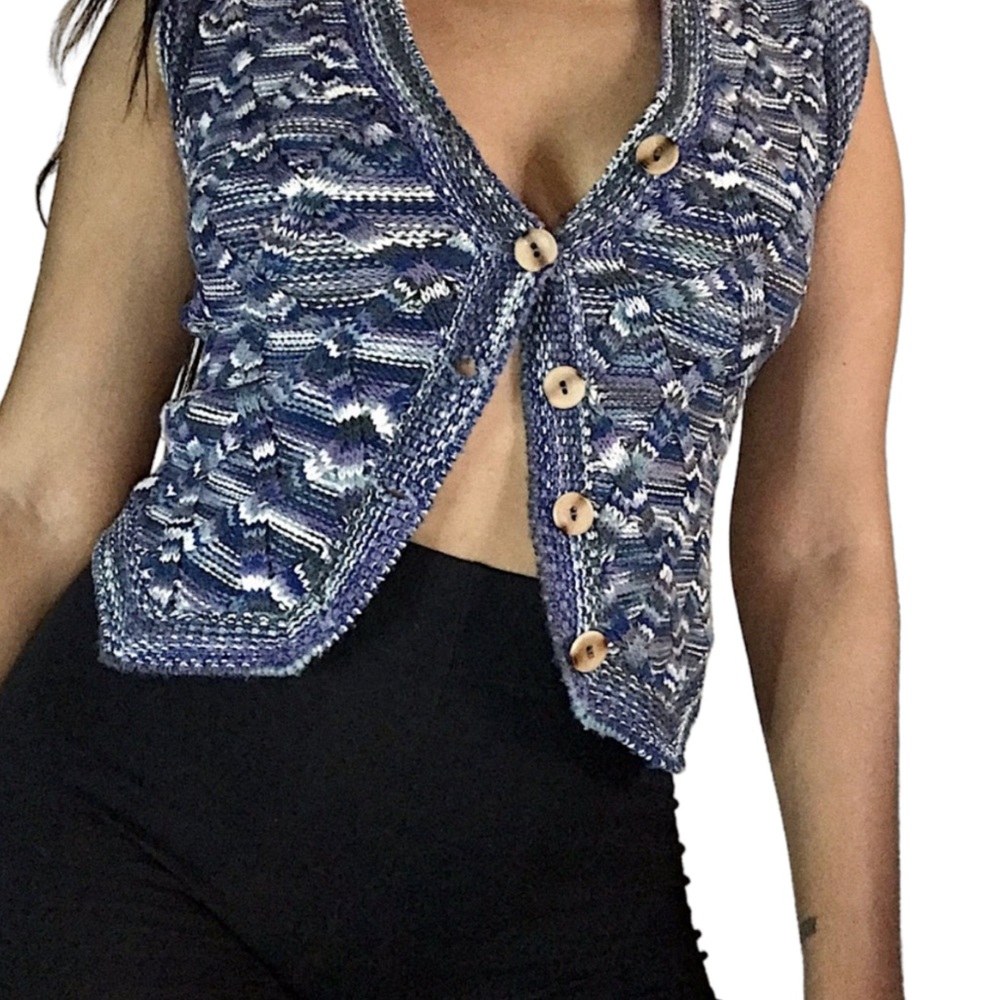 Cropped knitted vest